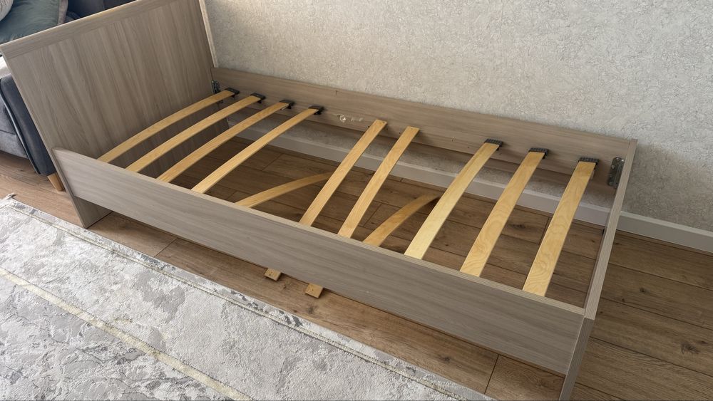 Продам матрас белый ортопедический