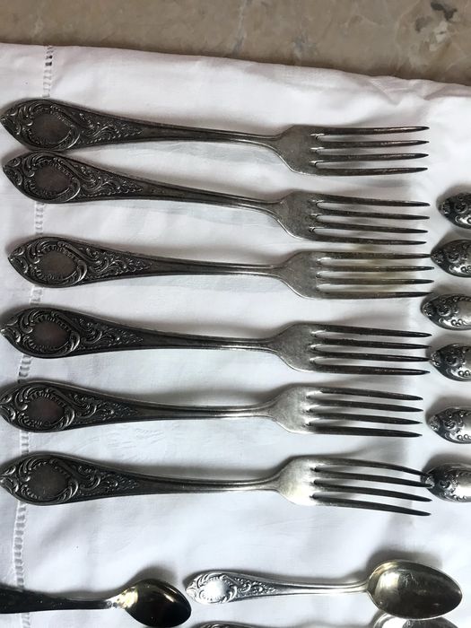Serviciu de tacâmuri vintage argintate 90 , 39 piese