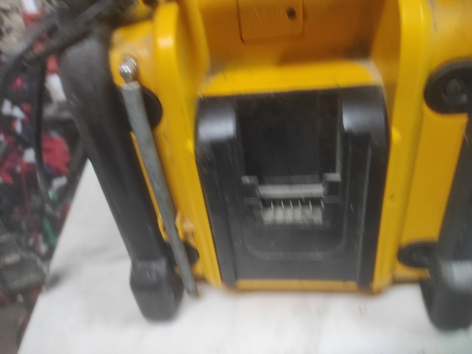 Работно радио девалт