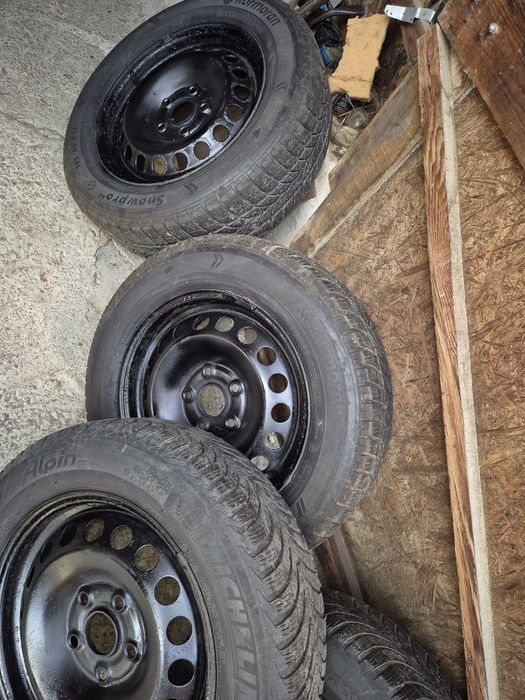 Cauciucuri iarna golf 5 r15 195/65 + genti