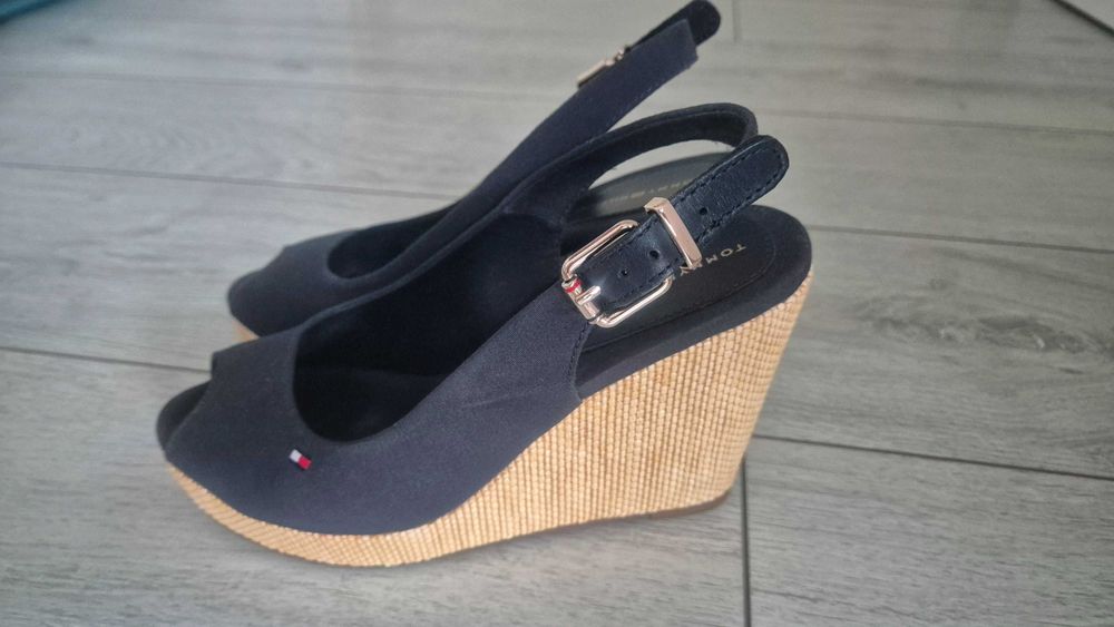 Sandale nr. 38 Tommy Hilfiger