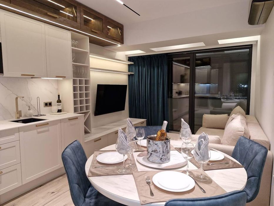 Дава се под наем Тристаен апартамент в Бургас, Център - 88 кв.м за 1785 € - Снимка #1