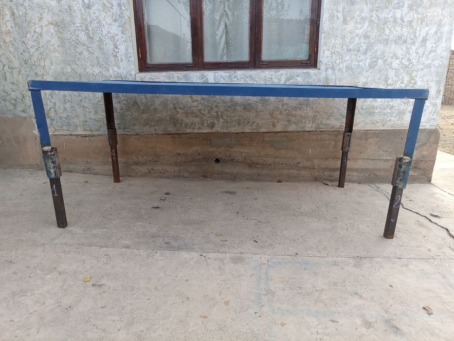 Кровать + стол .