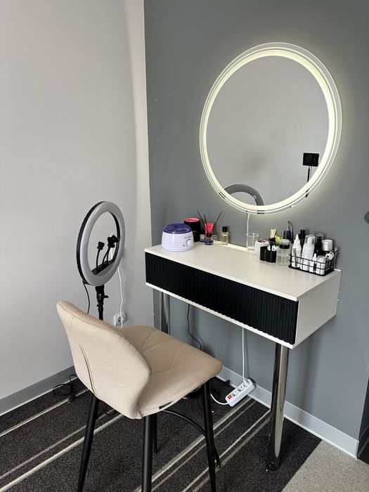 Сдам визажный стол