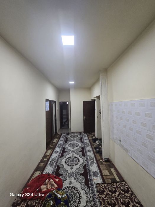 Termez shaharda 3 xonalik uy va qushimcha kochaga qaragan dukoni bn