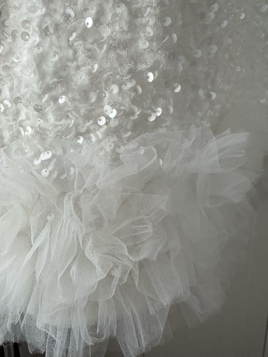 Продам дизайнерское платье на 5-7 лет