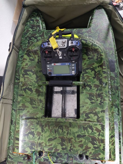 Лодка за захранка Devict