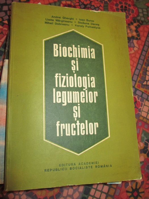 1983 carte Biochimia si fiziologia ..