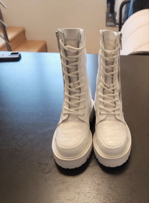 Bocanci ghete dior albi cu cutie si saculeti