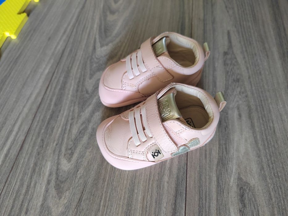 Детски боси обувки за прохождане Колев и Колев в бебешко розово / Bare