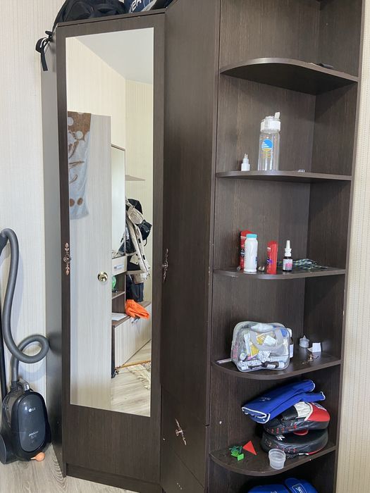 Продам шкаф угловой