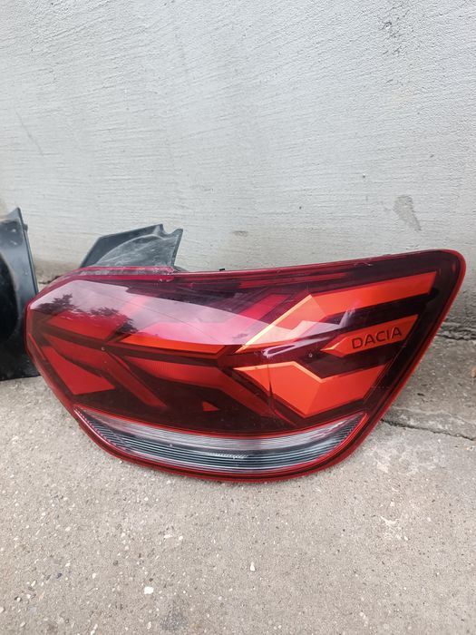 Lampa stop spate Dacia Sandero Stepway3 stop spate Dacia Logan3 Clio4 Clio3 Scenic2 Megane2 Laguna2 Dacia Sandero Stepway3 Clio4 Clio3 lampa far Dacia