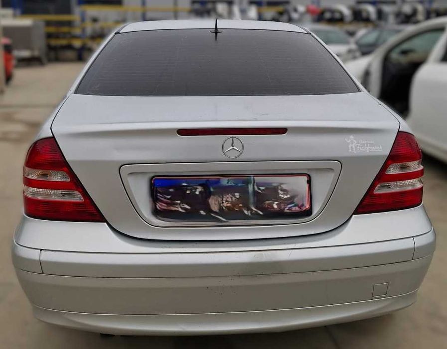 Dezmembrez Mercedes C Class W203 2.2D 6+1 trepte 2005