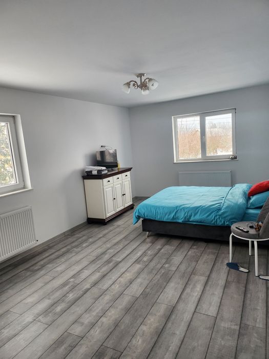 Închiriez casa duplex