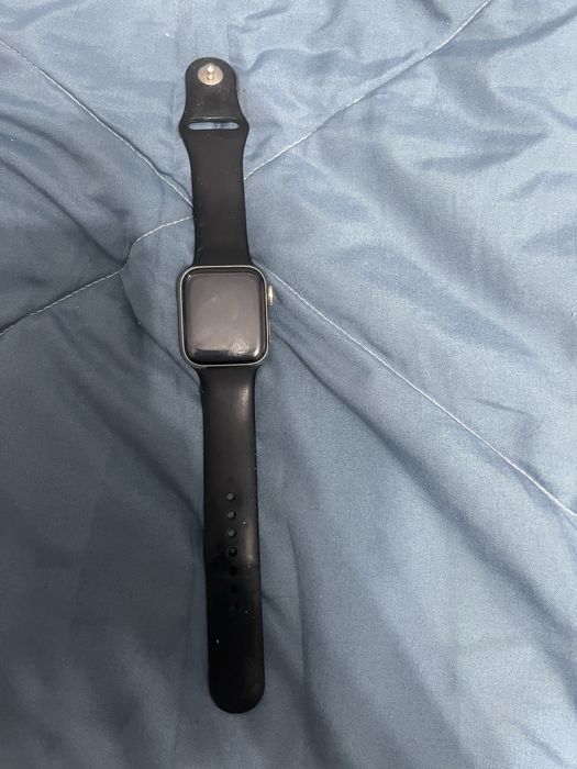 Продам Apple Watch Series 5 (40mm