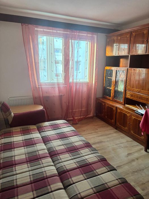 Închiriez apartament 3 cam. /  decomandat, zona Noua