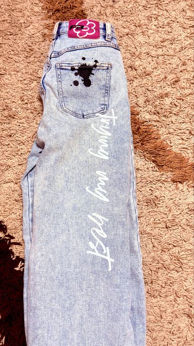jeans fb sister, oversized with elastic ends at the ankles