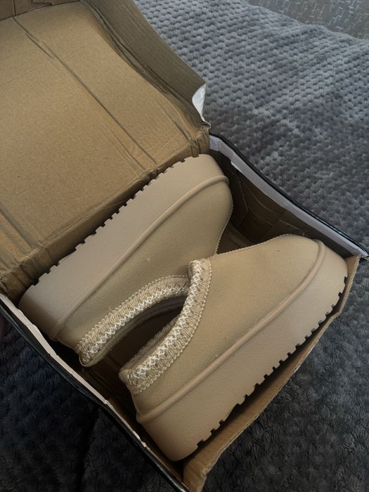 Продам новые угги