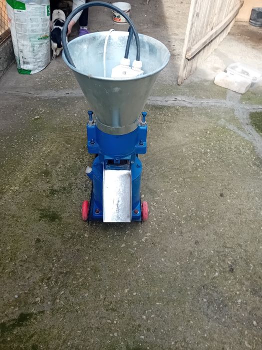 Продавам машина за гранули