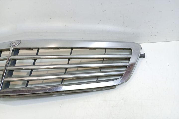 Grila radiator Mic defect A2048801285 Mercedes-Benz C-Class W204/S204