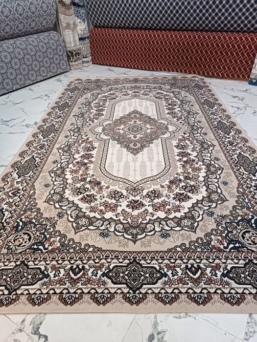 Mexmonxona uchun tayyor gilam sotiladi uchga besh optim narxlardagilam