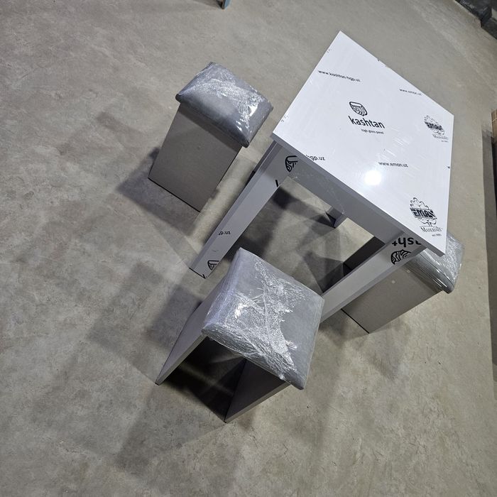 Kuhiniy stol yengi akril