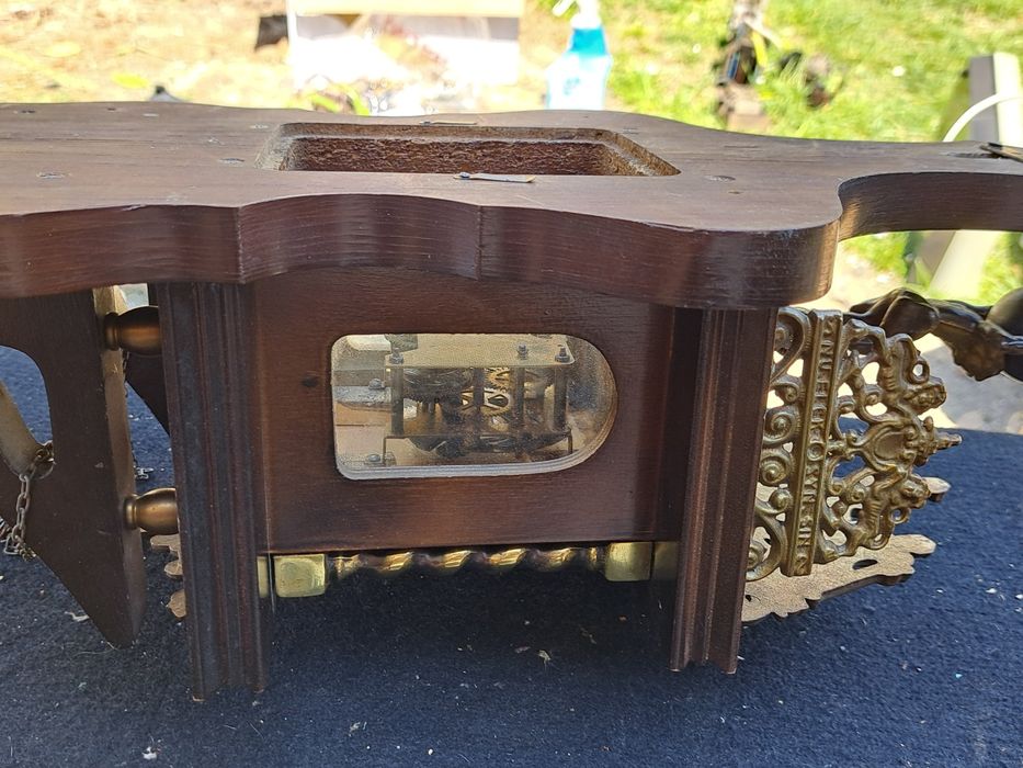 Ceas vechi cu ornamente bronz