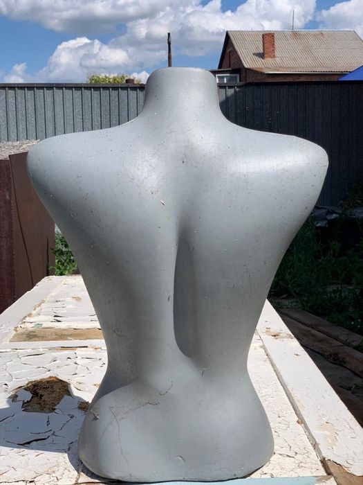 Продам маникен серые и белые