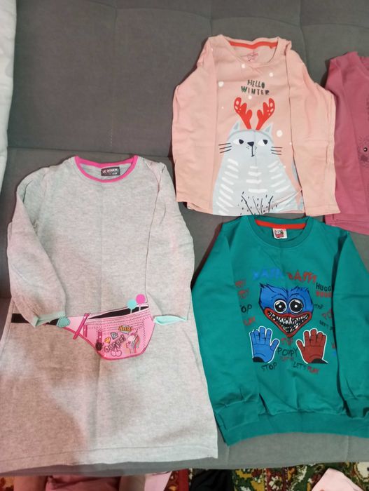 Кофточки на девочку 7-8 лет,продам не дорого