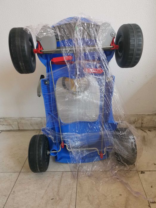 Кола с педали и клаксон