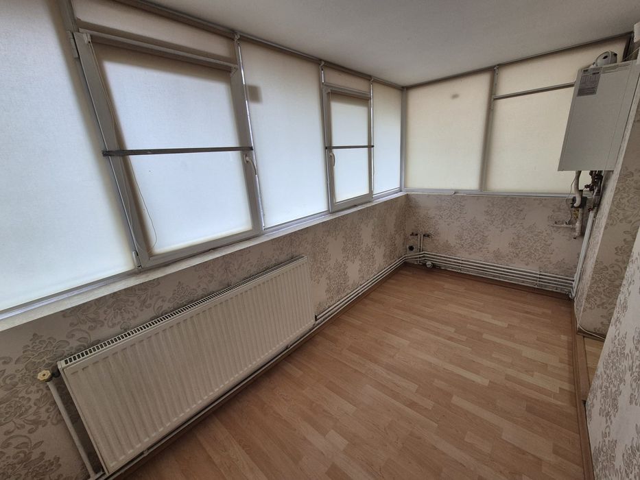 Spațiu comercial aprox 45 mp Ploiești Păltiniș Cantacuzino vizavi taxi