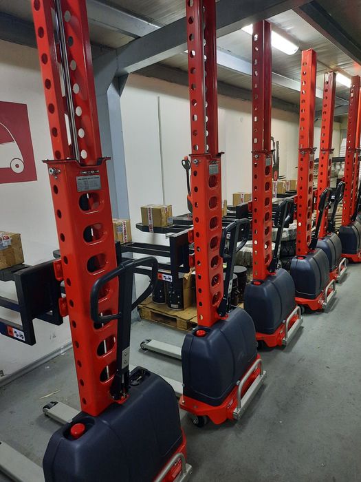 Самоповдигащ/самотоварещ се стакер