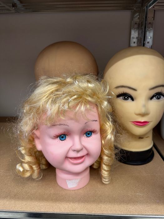 Глава-манекен за шапки