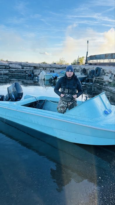 Лодка пластиковая и матор 60