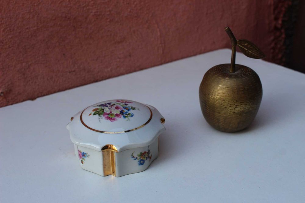 Cutie bijuterii portelan de colectie LIMOGES, Modele Depose, Franta