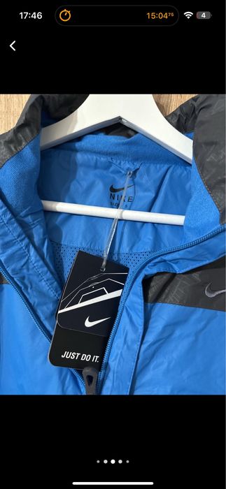 Ветровка Nike с капюшоном