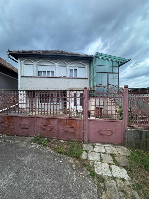 Casa de vanzare! Strada Mihai Eminescu!