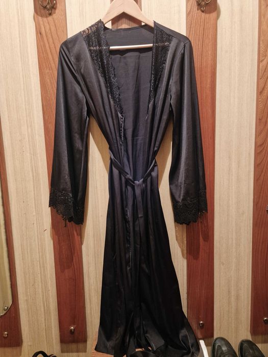 Сатенен черен халат