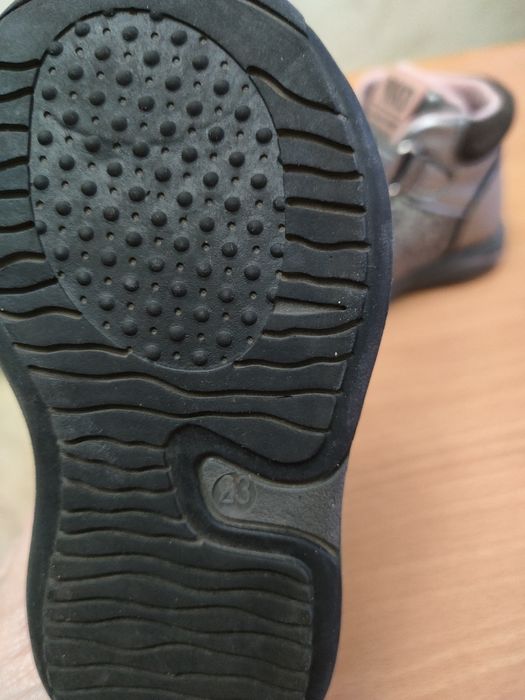 Демисезонные ботинки на девочку.