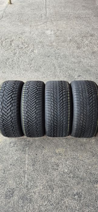 4 anvelope iarna Nokian,fata 225/45/18,spate 255/40/18.Pret/bucata.