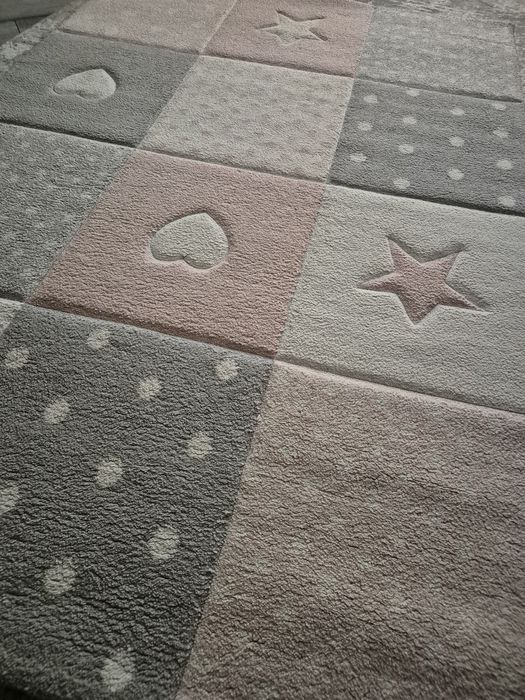 Vând covor impecabil