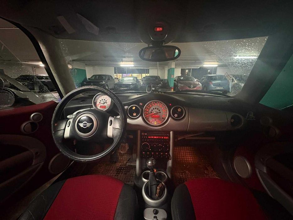 Vand Mini Cooper 1,6 culoare rosie, excelent intretinuta