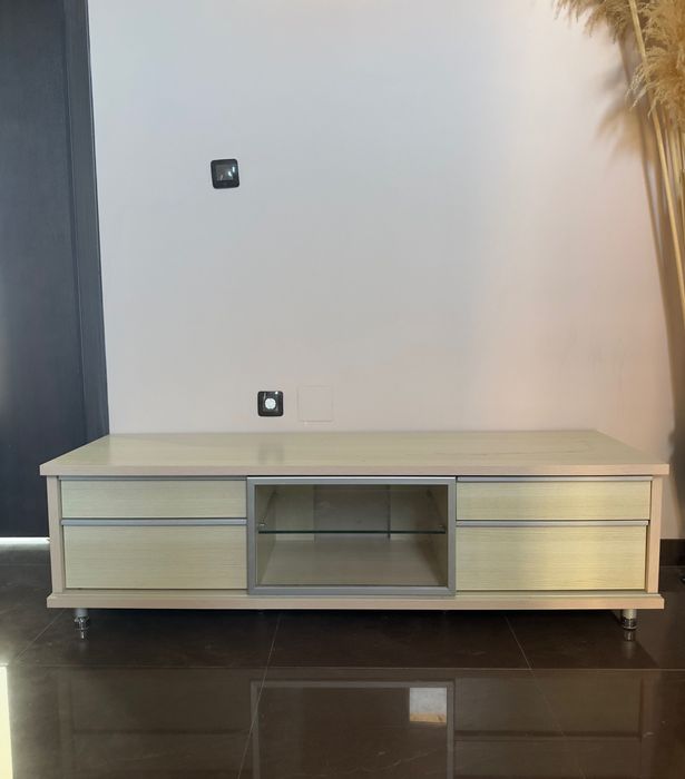 Телевизионен шкаф / ТВ маса – 120 лв.