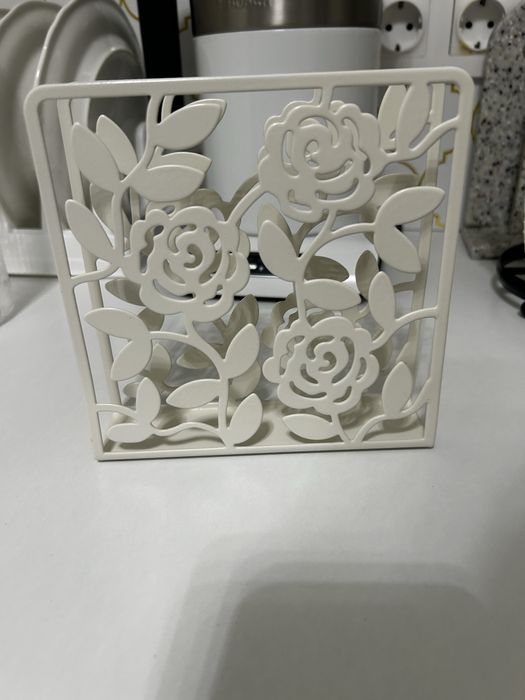 Продам железную салфетницу