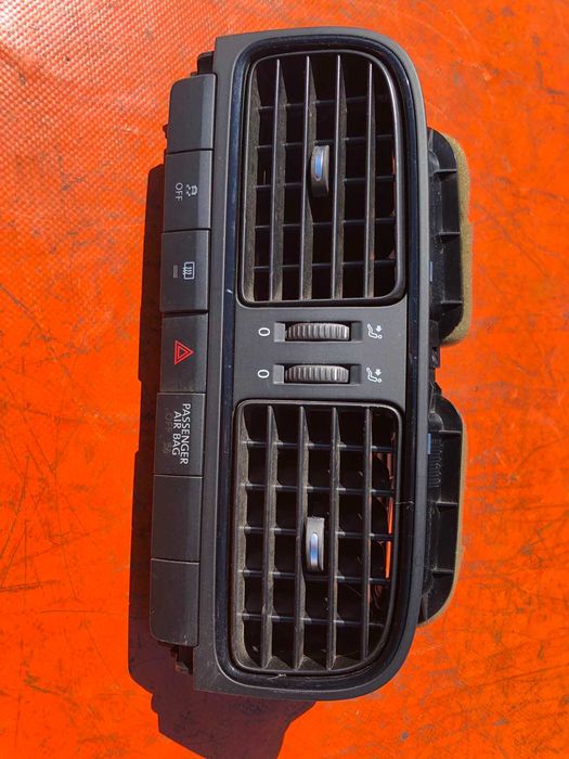 Grila aerisire centrala VW Polo 6R 2011 6R0819728AK