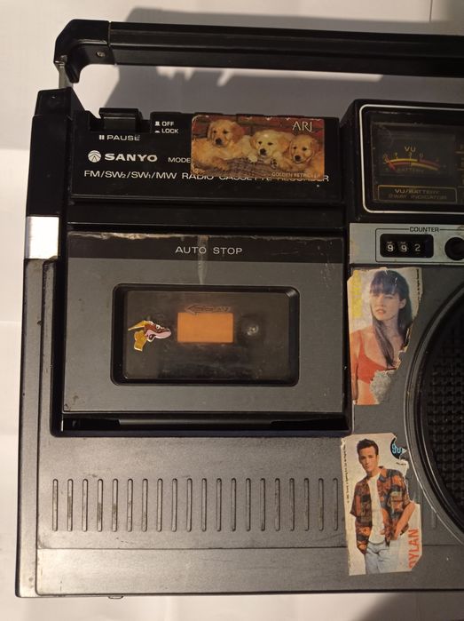 Vând/Schimb Radio-Casetofon,SANYO.Merge doar pe radio,pe casetă bâzâie