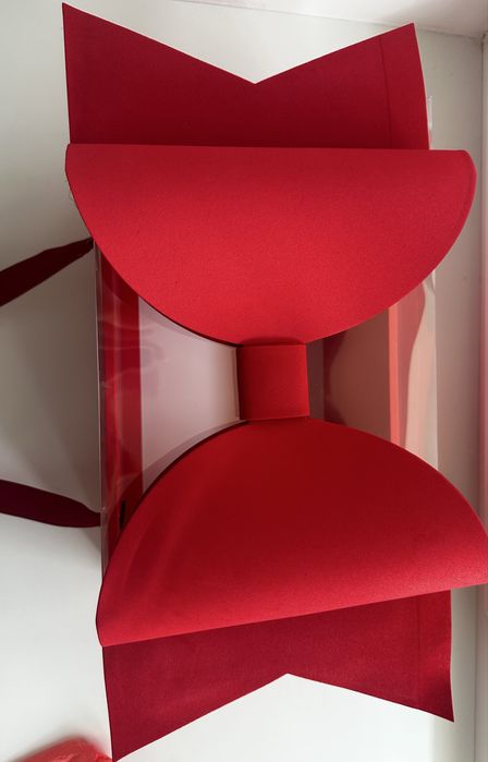 Подарочная коробка в форме бантика