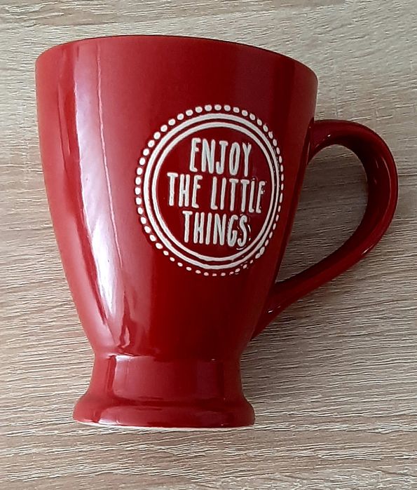 Нов поднос и Три нови халби за бира иНова порцеланова Чаша на столче к