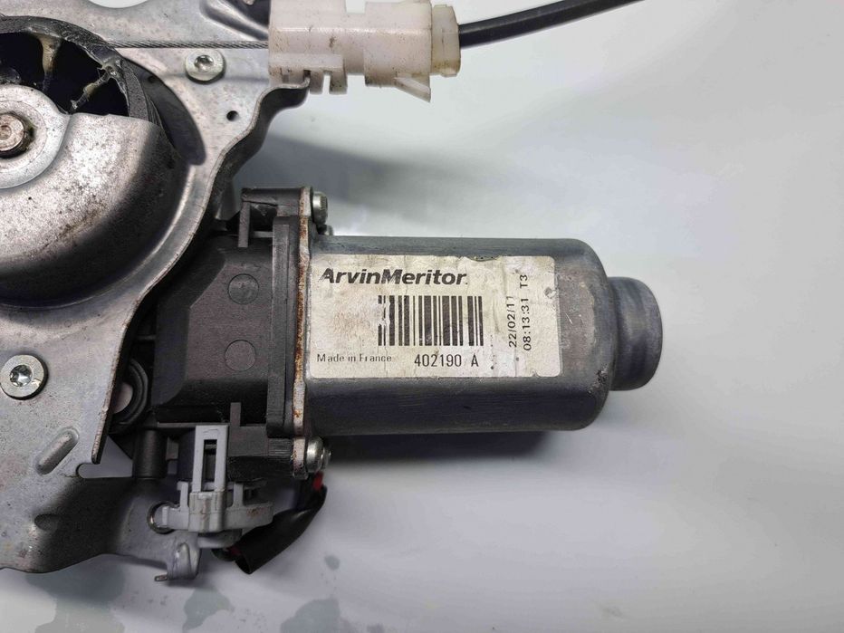 Macara electrica geam dreapta spate Nissan Qashqai Facelift (2) [Fabr