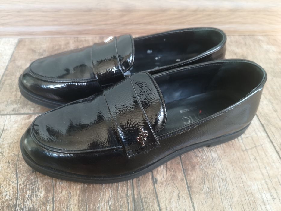 Обувки естествен лак, номер 35.5